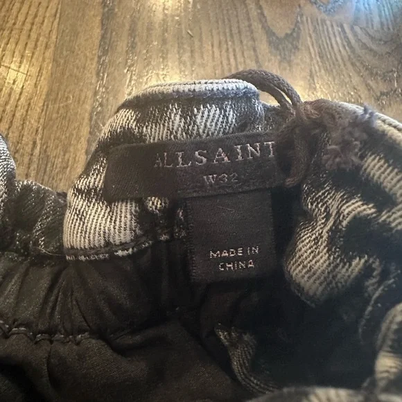 NWT Women’s ALL SAINTS Dale Shorts Snow Black Size 32 - Picture 3 of 6